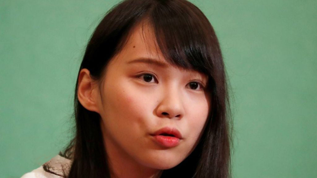 Hong Kong: Protest leader Agnes Chow jumps bail