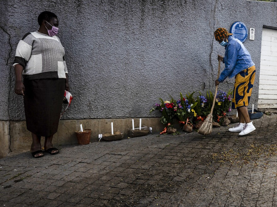 World leaders mourn the death of Archbishop Desmond Tutu